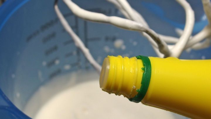 Sahne wird sofort steif mit etwas Zitronensaft.