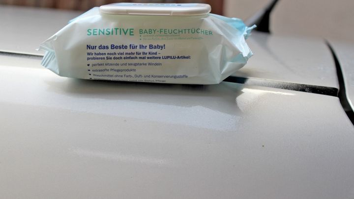 Getrocknete Babyfeuchttücher eignen sich hervorragend zum Staubwischen.