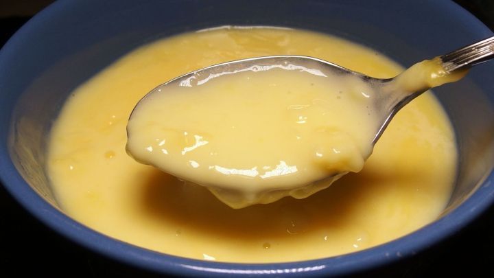 Tipp für alle Puddinghautliebhaber: So bekommt man ganz viel Haut auf den Pudding.
