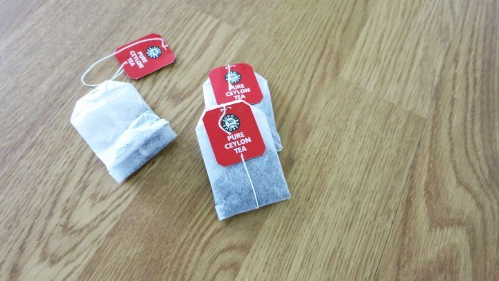 Gute Ergebnisse erzielen, beim Pflegen von Laminatboden, mit schwarzem Tee.