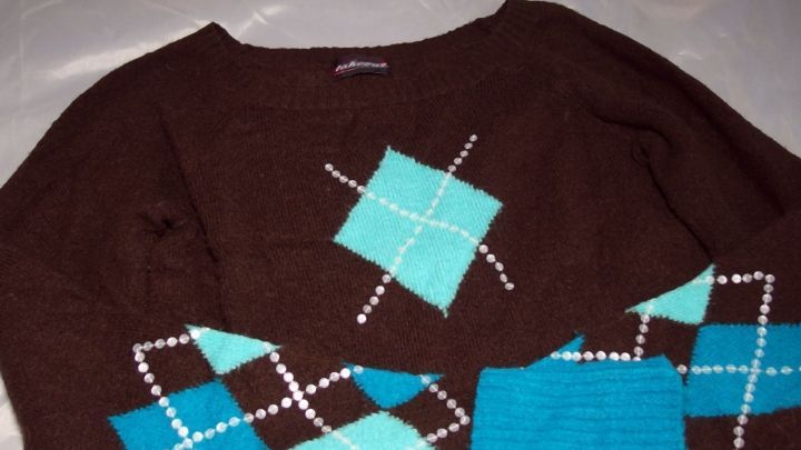 Verfilzte Wollpullover wieder in Form ziehen und "retten".