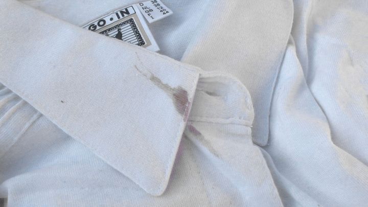 Mit dieser selbst gemachten Gallseifen-Waschpulver-Mischung kann man die unterschiedlichsten Flecken sehr gut entfernen.