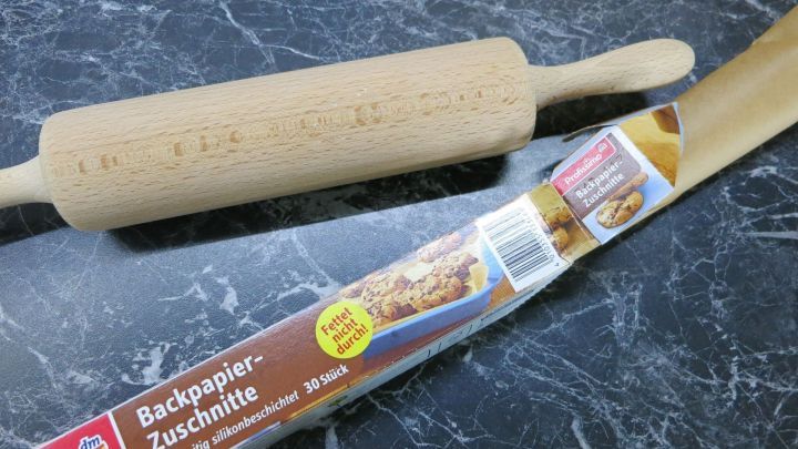 teig auf backpapier ausrollen