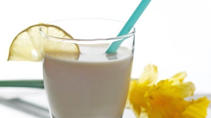Alle Zutaten nach Geschmack in ein Cocktailglas füllen, gut verrühren und mit Strohhalm schlürfen.