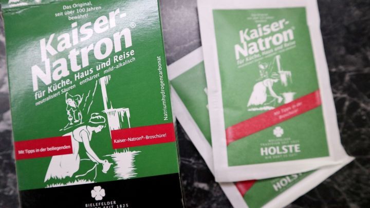 Natron hilft hervorragend gegen Gerüche aus dem Katzenklo.