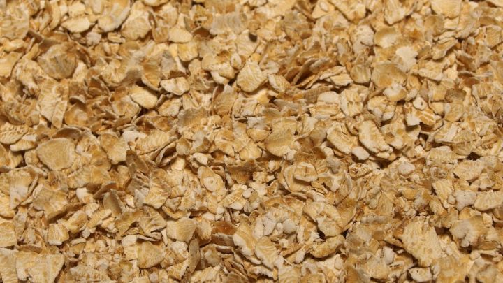 Vollkornhaferflockenpeeling mit Molke: Ein wunderbar schönes Peeling, das die Haut toll strahlen lässt.