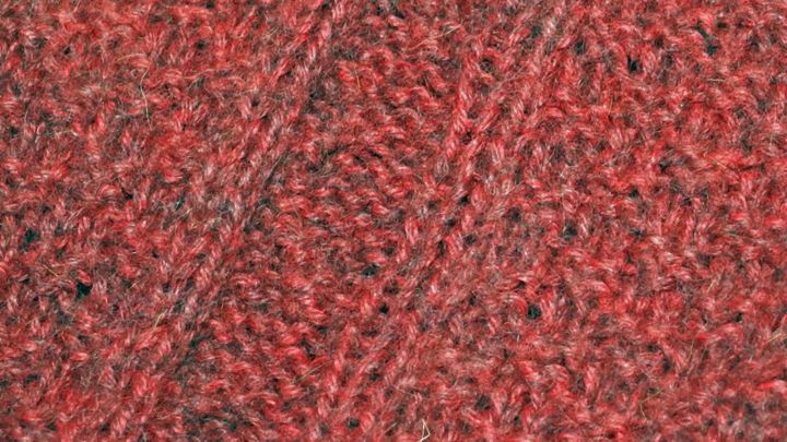 Kratzende Wollpullover können nerven. Mit dieser Schonbehandlung kratzt nichts mehr.