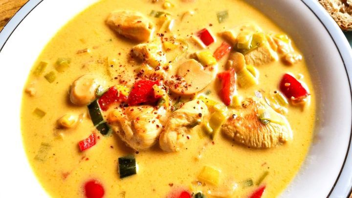 Koche dir deine asiatische Gemüsesuppe doch einfach mal selbst. Mit diesem Rezept gelingt es dir ganz bestimmt.