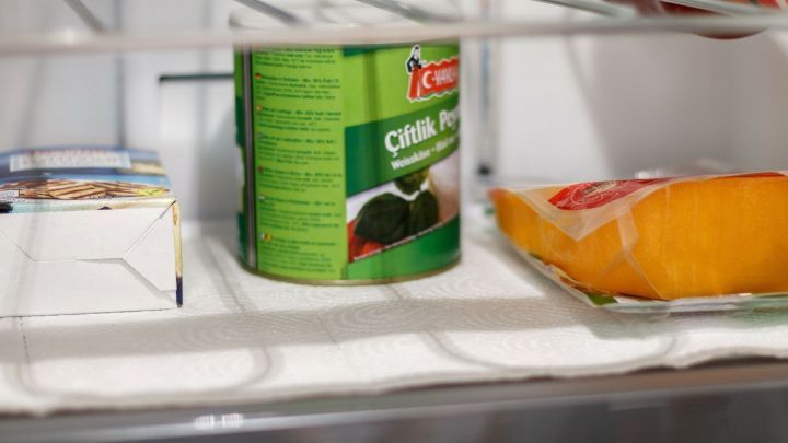 Kühlschrank Schublade : Kühlschrank schneller sauber mit ausgelegtem küchenpapier frag mutti Kühlschrank Schublade : Kühlschrank schneller sauber mit ausgelegtem küchenpapier frag mutti