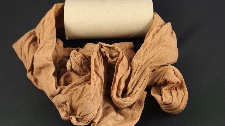 Strumpfhosen übersichtlich und praktisch aufbewahren mit Toilettenpapierrollen.