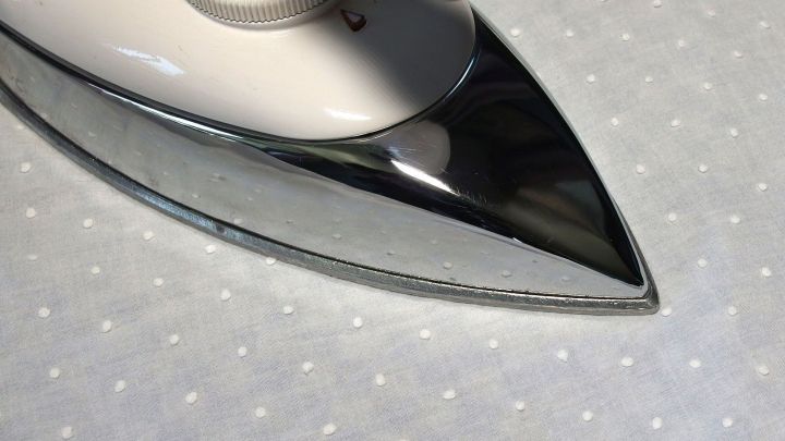 Mit dem Dampfbügeleisen gegen Kleidermotten.