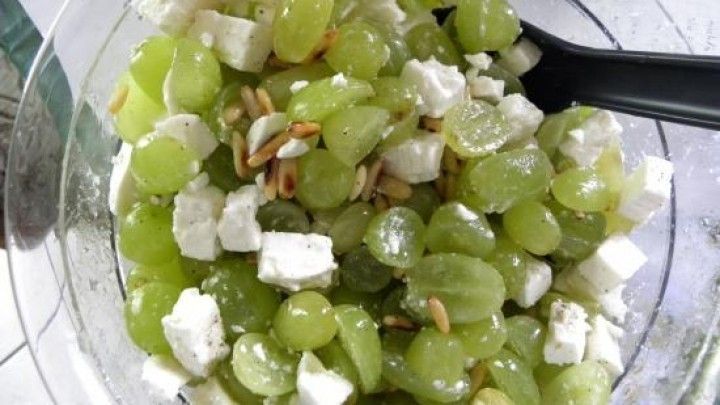 Weintraubensalat (mit Schafskäse) - Rezept | Frag Mutti