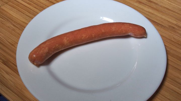 Stört es euch auch, wenn Würstchen beim Erwärmen aufplatzen? So kann man das Aufplatzen ganz einfach verhindern.