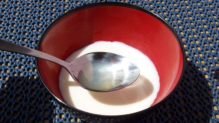 Benötigt man Creme fraiche und hat gerade keines zu Hause, kann man es total einfach selber herstellen.