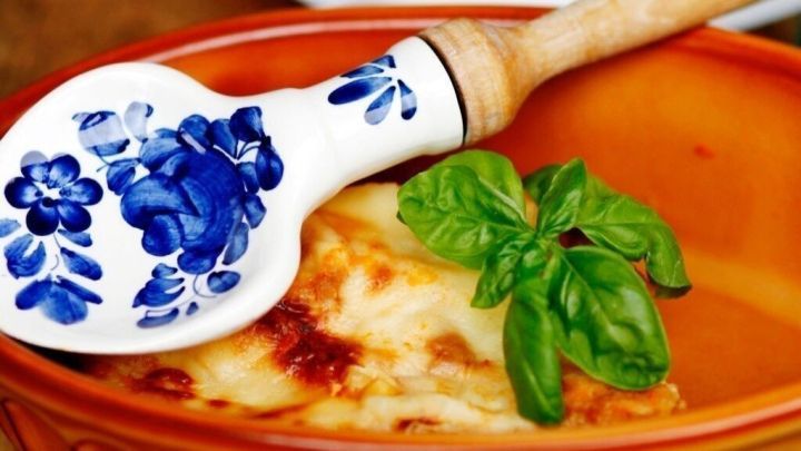 Lasagne: Eine sehr gut schmeckenden und fettfreie Alternative für Bechamelsoße ist Tomatensaft, gewürzt mit italienischen Kräutern.