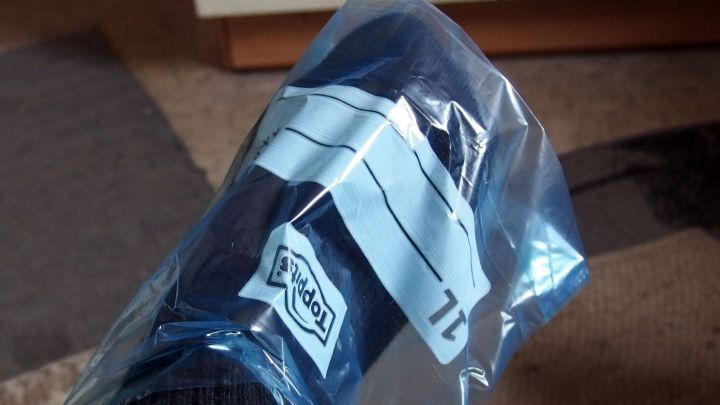 Ein einfacher und wirksamer Tipp gegen kalte Füße in Schuhen.