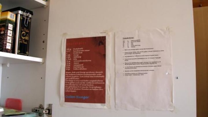 Rezepte griffbereit innen an der Schranktür