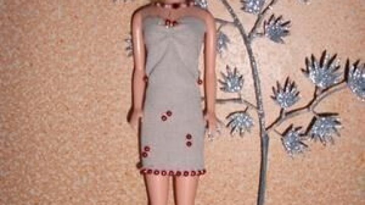 Kleidung für die Barbie aus elastischer Binde