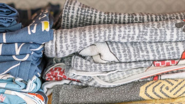 Kleiderschrank ausmisten sorgt selbstverständlich für mehr Ordnung!