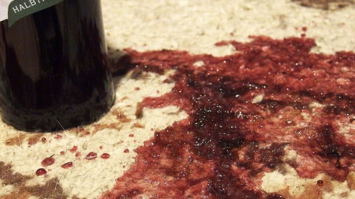 Als ich eine ganze Flasche Rotwein auf meinem Teppich verschüttete, hatte ich nur schnell die Penaten Feuchttücher ("extra milde" mit Aloe vera) zu Hand, und siehe da: alles weg, kein Flecken einfach nichts zurückgeblieben!