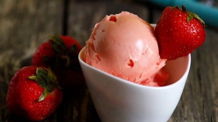 Erdbeer-Joghurt-Eis - Rezept | Frag Mutti