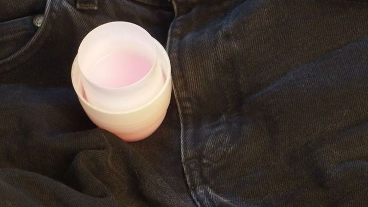 Bei dunkler Wäsche immer Flüssigwaschmittel verwenden, die Wäsche bleicht dann nicht so schnell aus.