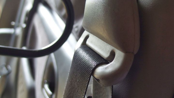 Anschnallgurt lässt sich langsam aufrollen oder klemmt | Frag Mutti