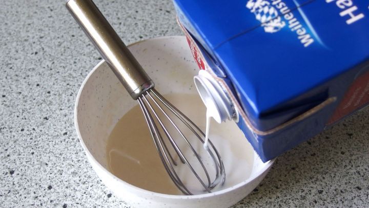 Besonders schöne Zuckerglasur mit Milch und Zucker.