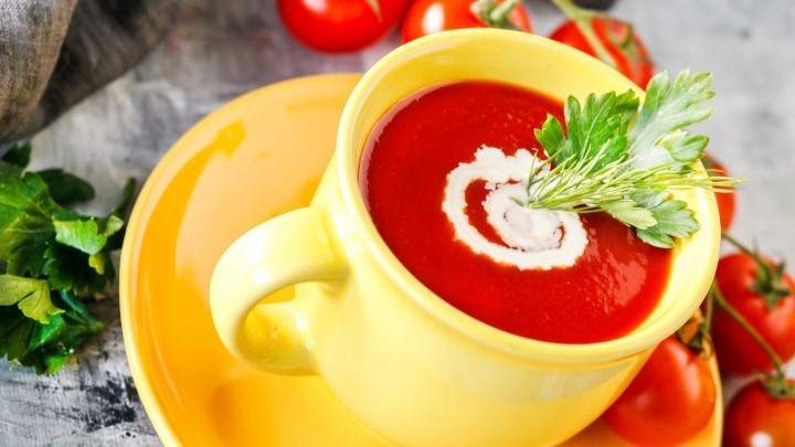 Schnelle Tomatensuppe aus der Tasse - Rezept | Frag Mutti