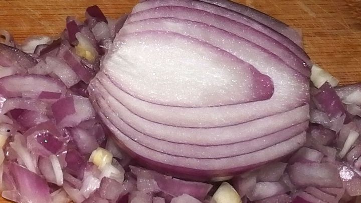 Tipp gegen lästigen Zwiebelgeruch an den Händen.
