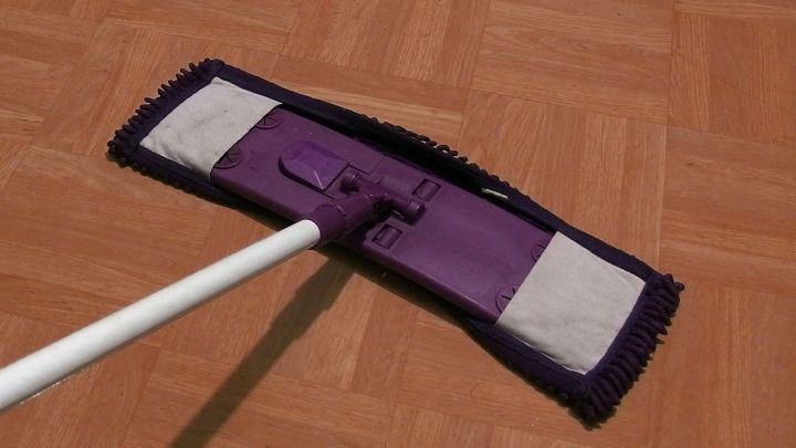 Streifenfreier Laminatboden mit Duschgel - vor allem bei neuen Böden zu empfehlen.