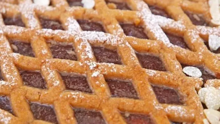 Mit diesem Rezept gelingt dir köstliche Linzertorte auch ganz ohne Ei und andere tierische Produkte.