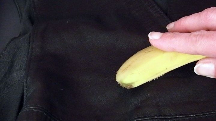 Leder mit Bananenschale pflegen.