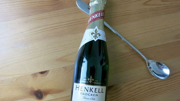 silberloeffel sektflasche