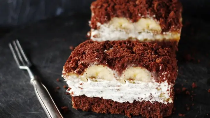 Lust auf einen köstlichen Blechkuchen mit Überraschungseffekt? Entdecke das Rezept und backe dir pure Glücksmomente!
