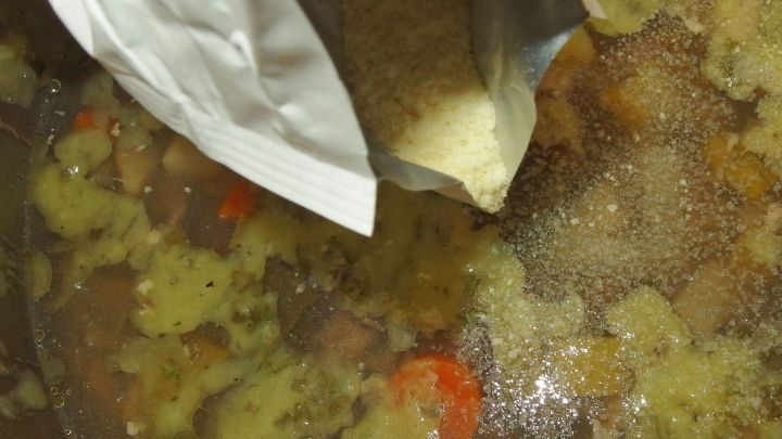 Mit einem einfachen Trick zu dünn gewordene Suppe dickflüssiger machen.