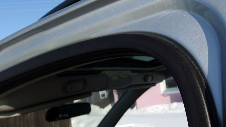 Autotüren vor Zufrieren schützen: Mit Melkfett oder einem Lippenpflegestift.