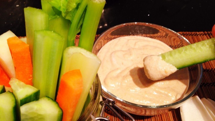 Rezept: Erdnuss-Cashew-Kokos-Dip für Gemüse Sticks | Frag Mutti