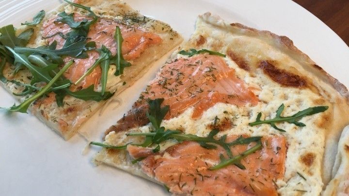 Flammkuchen Mit Frischem Lachs Und Rucola Rezept Frag Mutti