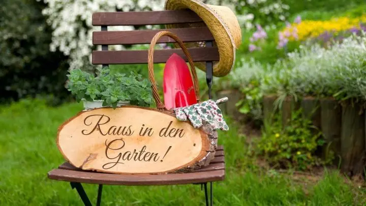 Der Frühling steht vor der Tür! Mit diesen Tipps kannst du deinen Balkon und Garten frühlingsfit machen und das gute Wetter genießen. Jetzt lesen!