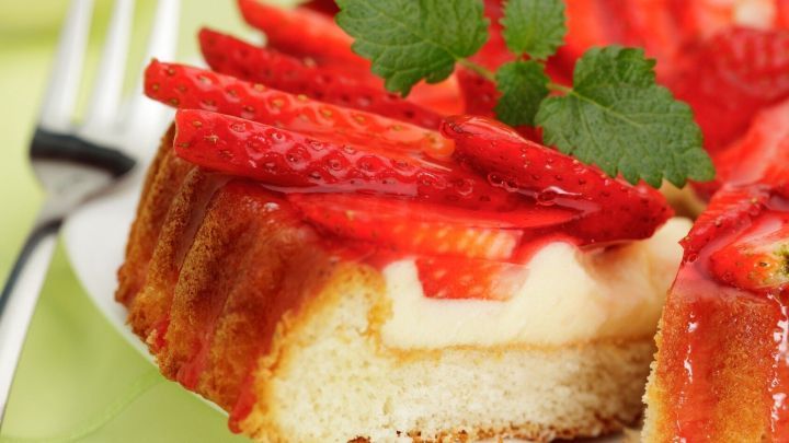Obstkuchen mit Vanillepudding und Tortenguss - ohne Kleckern zubereiten.