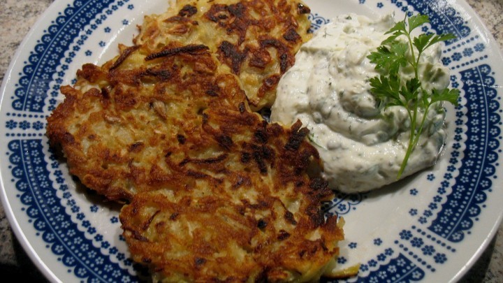 Kohlrabi-Kartoffel-Rösti mit Kräuterquark - Rezept | Frag Mutti