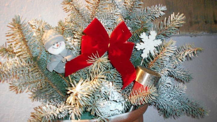 Schlitten weihnachtlich dekorieren