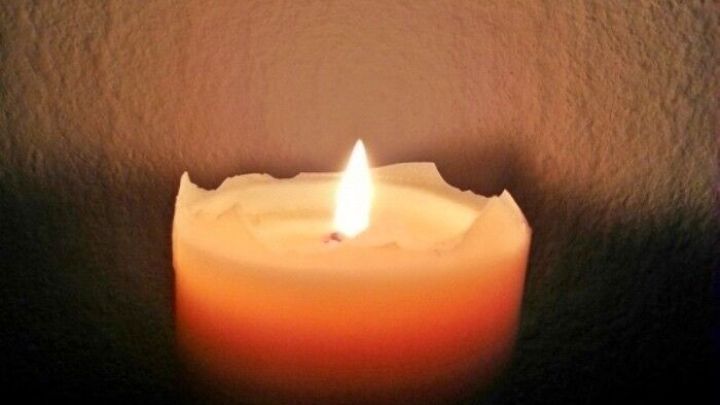 Magische Kerzen sind sehr gut geeignet, um sogar auch bei Wind, ein Lagerfeuer erfolgreich anzuzünden.