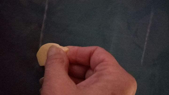 Kleine Seifenreste lassen sich hervorragend als Schneiderkreide verwenden. Danach kann man sie einfach auswaschen.