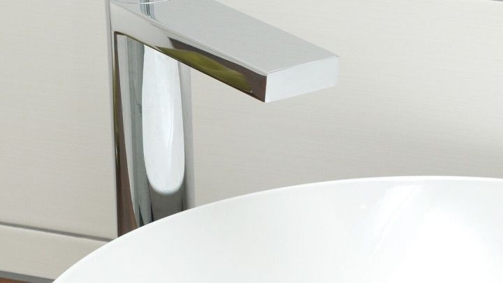 So bleiben Armaturen, Waschbecken, Spiegel und Fliesen länger sauber.