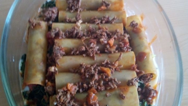 Cannelloni Bologneser Art im Spinatbett - Rezept | Frag Mutti