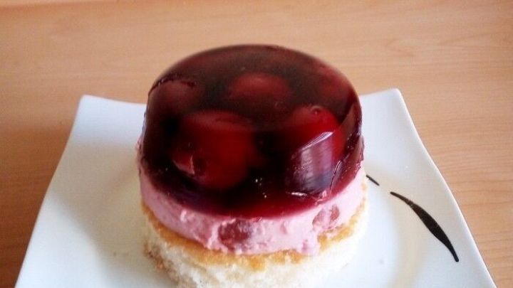 Schwarzwälder-Kirsch-Dessert auf Biskuit - Rezept | Frag Mutti