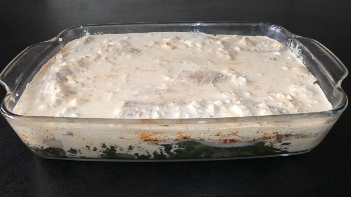 Überbackener Fisch mit Leinsamen-Parmesankruste auf Blattspinat