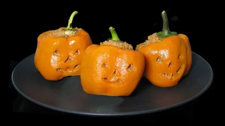 Überrasche deine Lieben dieses Jahr zu Halloween mit einem einfachen, veganen Rezept – kreativ & schnell zubereitet!